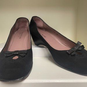 Taryn Rose Suede wedge